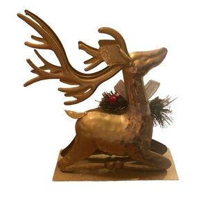 VTG Gold Metal Laying Down Buck Deer W/Wreath Decor Table Centerpiece 9X7